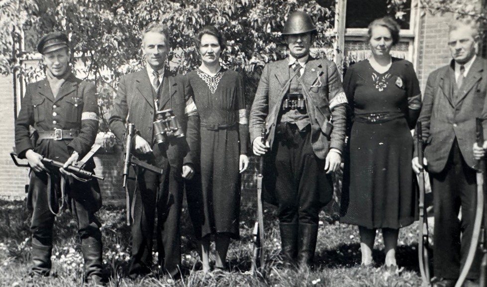 Afbeelding met kleding, buitenshuis, persoon, person
Automatisch gegenereerde beschrijving